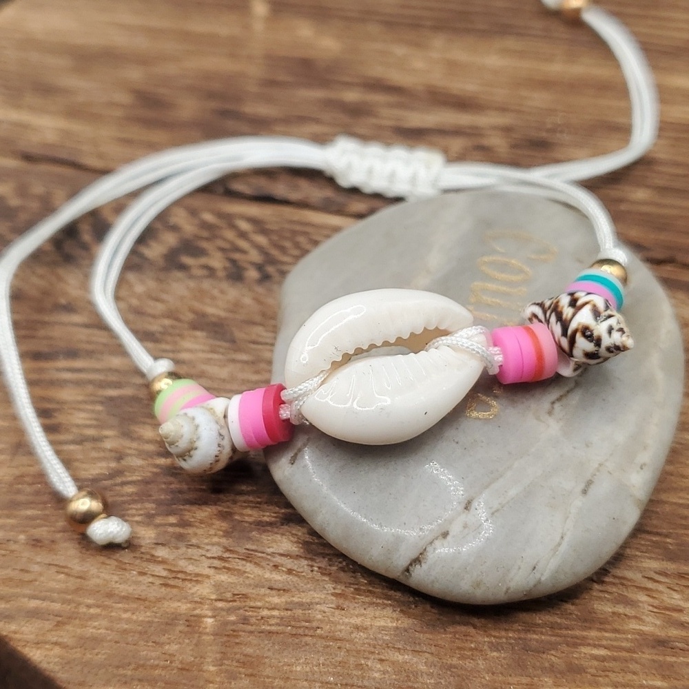 Mini conch and cowrie spackled beach bohemian‎ shell bracelet B3127